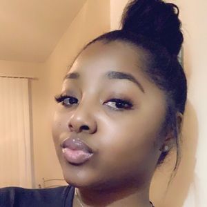 Meet your Posher, Ebony